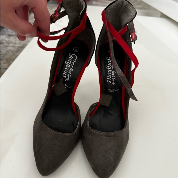 Simply stunning heels. Size 6 - Picture 6 of 6